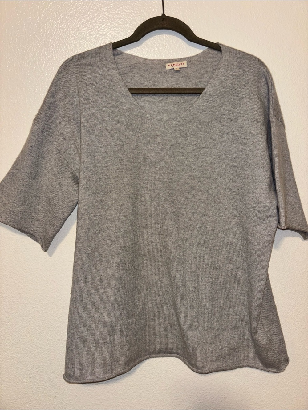DEMYLEE New York Gray Cashmere Short Sleeve V-Neck Boxy Sweater S - Picture 2 of 5